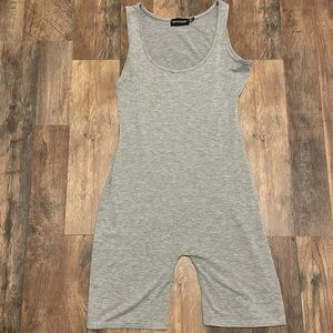 Prettylittlething trendy Gray jumpsuit, size 0